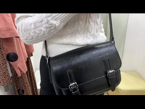 ❤️ Masturbação pública da jovem cadela FeralBerry com um dildo no provador Porno bonito em pt-br.desixxxtube.ru ️❤